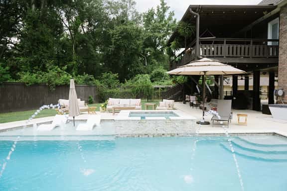 Downtown Estate Apartment Pool, Hot Tub - Image 1