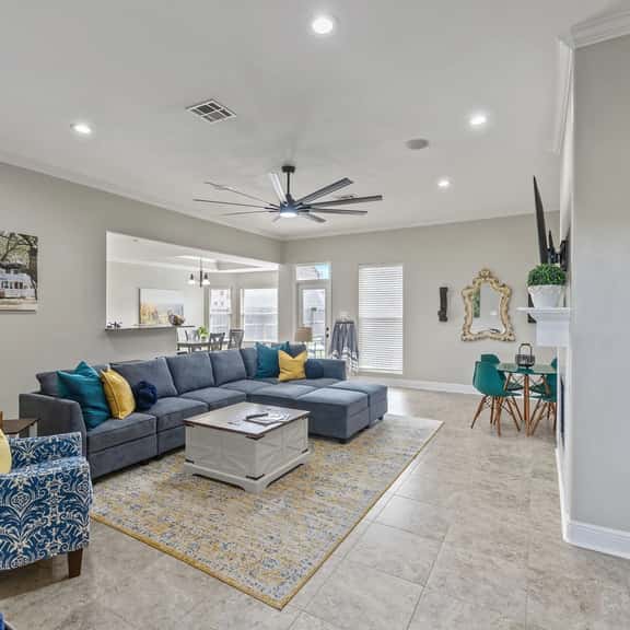 Fox Estate Game Room-3 King Beds-Pool - Image 1