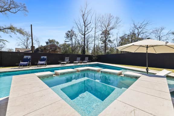 Downtown Estate Pool, Hot Tub, Sauna