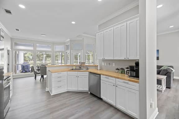 Patrick Estate Screened In Pool, Three Kings