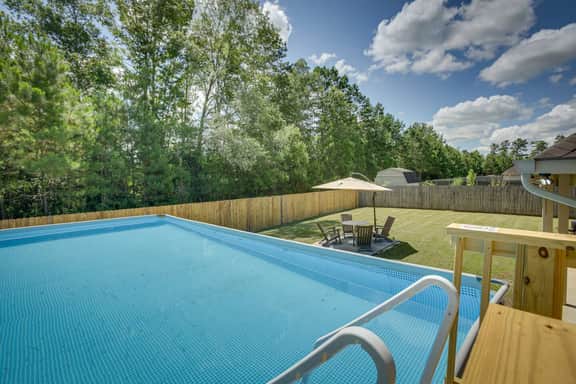 Chelan Estate Pool, Close to Chappapeela Sports Park - Image 2